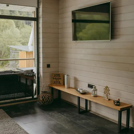 The Living Alpesi faház