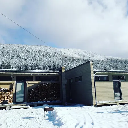 The Living Alpesi faház