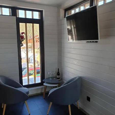 The Living Alpesi faház *