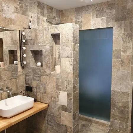 The Living Alpesi faház *